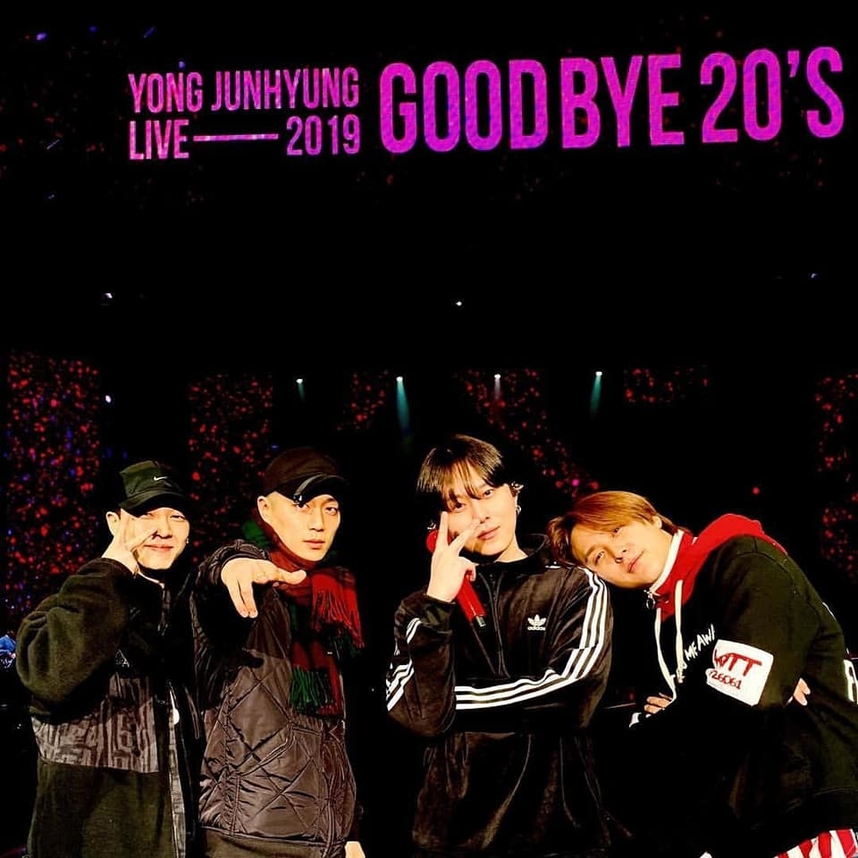 Doo Joon (HIGHLIGHT) cũng tranh thủ ngày nghỉ Tết của mình để hội ngộ cùng các thành viên tại concert của Yong Jun Hyung mang tên Goodbye 20's.