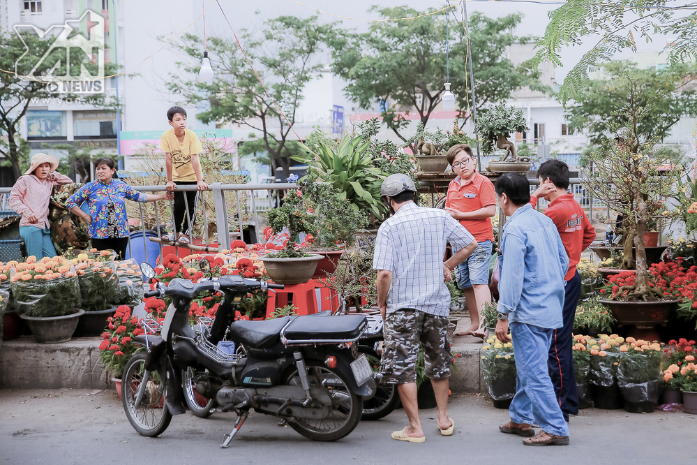 Xuôi bến Bình Đông thấy người Sài Gòn sẵn sàng chi tiền 