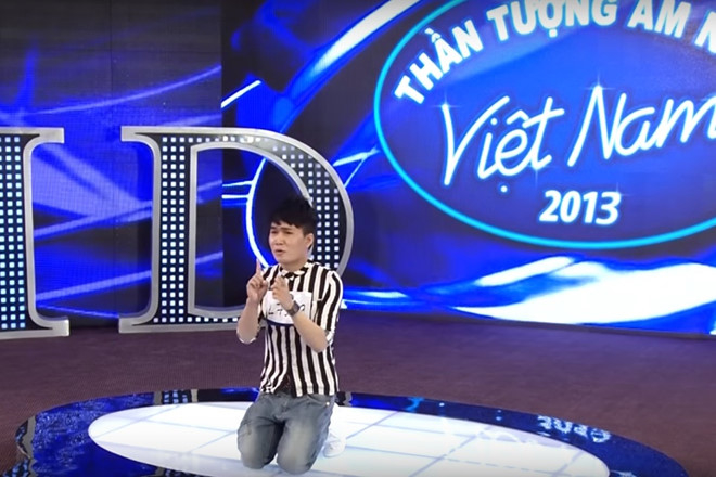 
Tự nhận mình là vũ công, ca sĩ, năm 2013 Quân Kun tham gia chương trình Việt Nam Idol và trở thành trò cười cho cộng đồng mạng. Không những không biết rằng giọng hát mình yếu, anh chàng còn mặt dày quỳ gối cầu xin ban giám khảo cho thêm cơ hội.