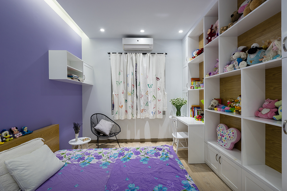 
Phòng ngủ của bé gái cũng cực kì đáng yêu với gam màu tím mộng mơ