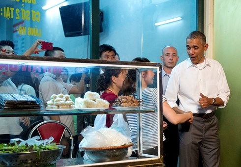 
Cựu tổng thống Mỹ Barack Obama từng hết lời khen ngợi món bún chả Hà Nội. Ảnh: Internet