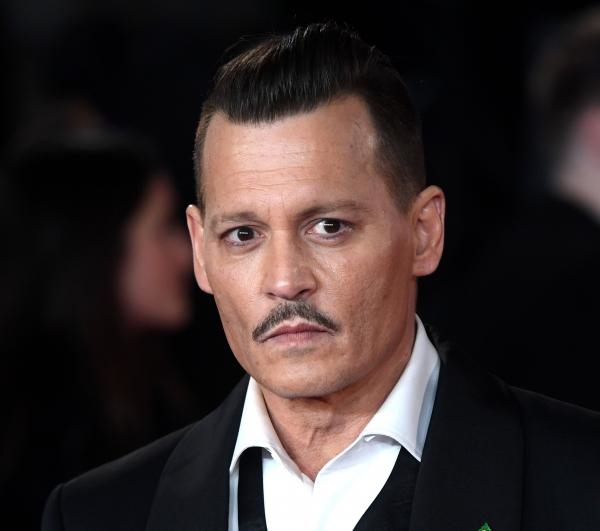
Johnny Depp tố cáo những gì vợ cũ nói là "trò lừa bịp tinh vi".