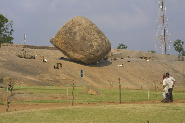 
Nguồn gốc của hòn đá vẫn là điều chưa được lí giải.