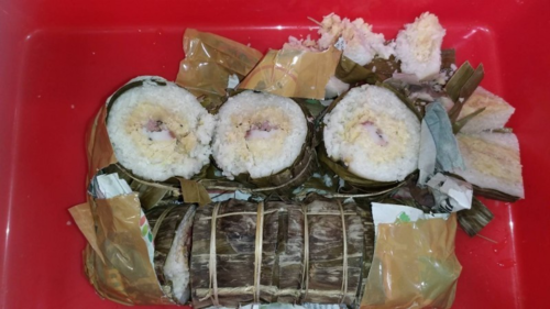 
Hai chiếc bánh tét nhân thịt lợn, đậu xanh bị thu giữ tại sân bay của Đài Loan 