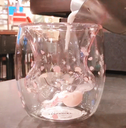 
Khi bạn đổ đồ uống vào thì nó sẽ trông như thế này.