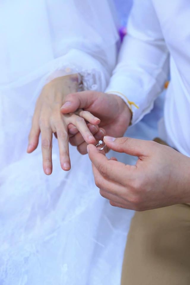 
Cặp đôi Thái Lan tổ chức đám cưới ngày tại bệnh viện. 