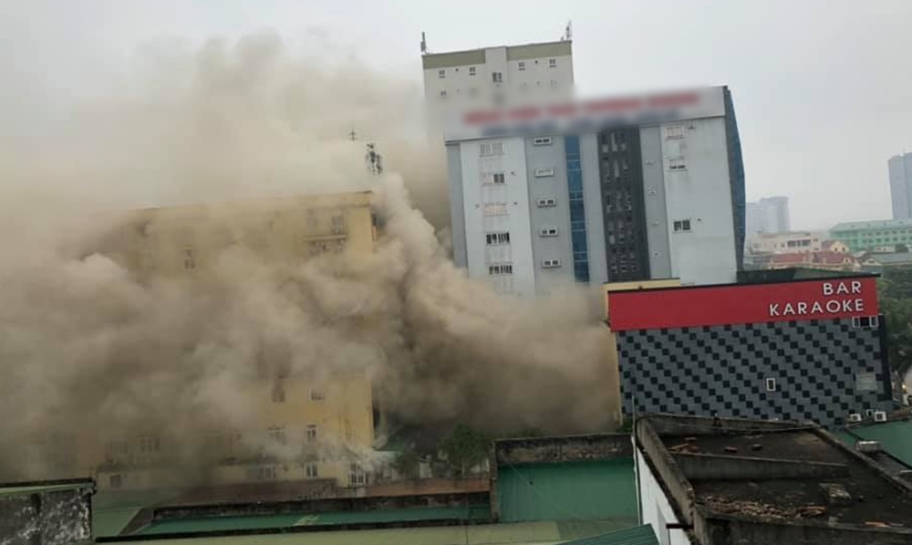 Tổ hợp khách sạn, karaoke lớn nhất thành Vinh cháy lớn: Nhân viên mắc kẹt gào thét kêu cứu