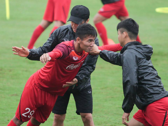 
Nguyễn Vũ Tín (số 29) không có cơ hội tham dự vòng loại U-23 châu Á 2020 - Ảnh: Hữu Tấn.