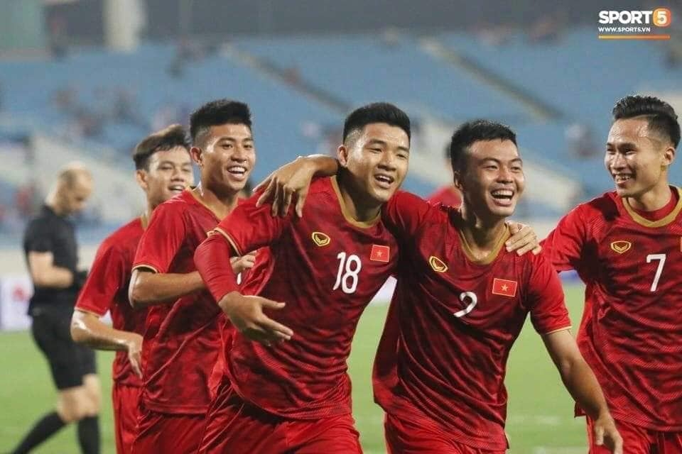 
Đức Chinh ghi bàn mở tỉ số giúp trận đấu của tuyển Việt Nam thêm thăng hoa hơn.