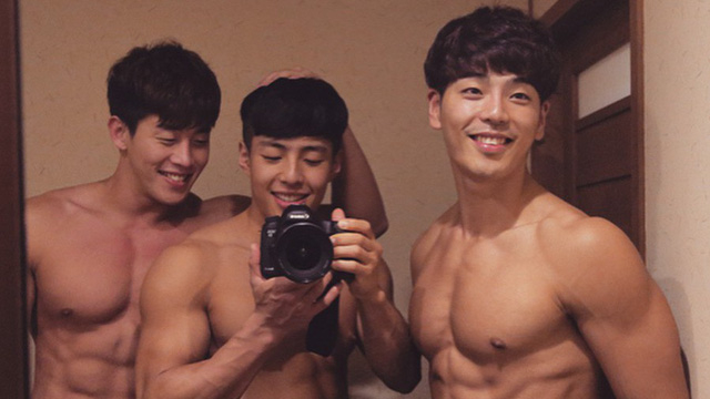 
Bộ ba bạn thân người Hàn Quốc khiến nhiều người xuýt xoa vì vẻ ngoài điển trai 