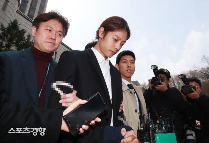 Jung Joon Young chính thức bị bắt giam: 7 năm tù và cái giá phải trả cho lối sống truỵ lạc, dung tục