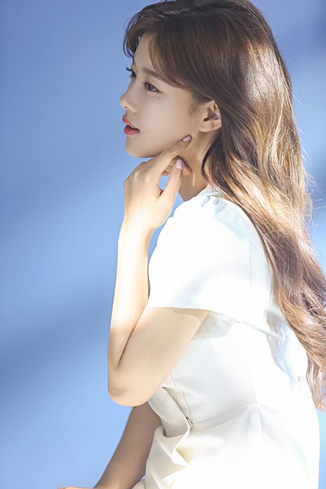 Nữ thần đích thực của Hàn Quốc: Kim Yoo Jung đẹp đỉnh cao dù mới cắt phăng mái tóc dài