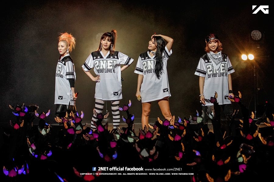 Hình ảnh 2NE1 trong chuyến lưu diễn New Evolution 2012