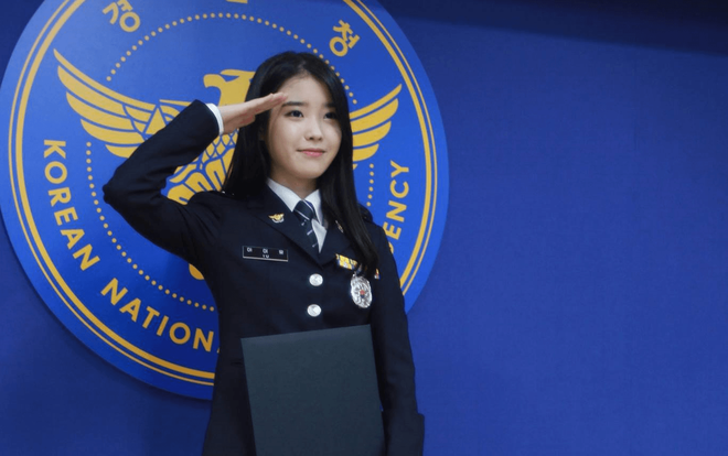 Idol Kpop và nghề tay trái cực ngầu: Người là sĩ quan cảnh sát, người là tuyển thủ quốc gia
