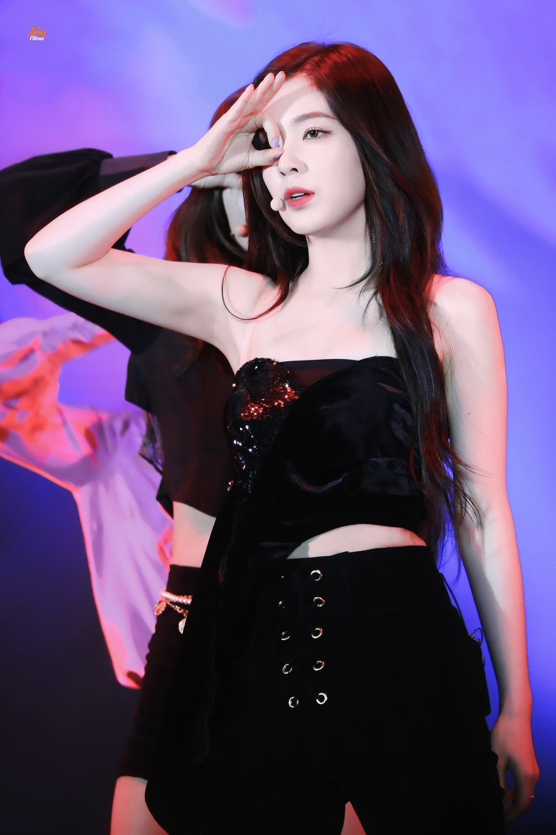 Irene với vẻ đẹp nữ thần thu hút vạn khán giả cho các màn biểu diễn của nhóm 