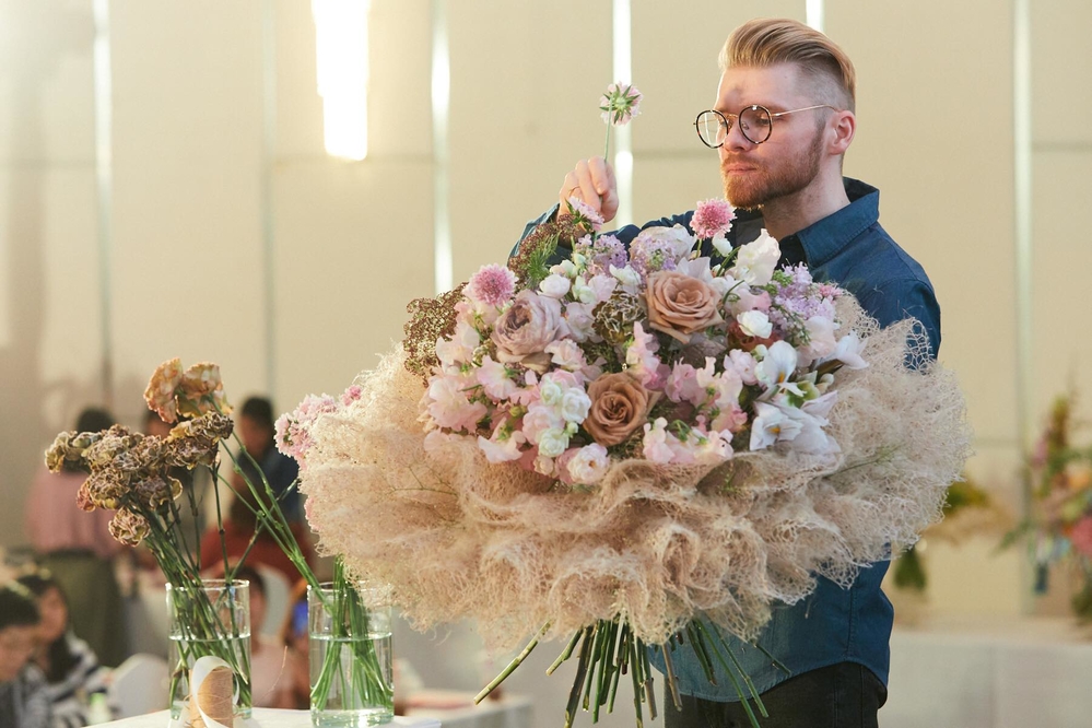 
Přemysl Hytych sinh năm 1984 đến từ Cộng hòa Séc, hiện làm nghề cắm hoa tại TP.HCM được 1 năm