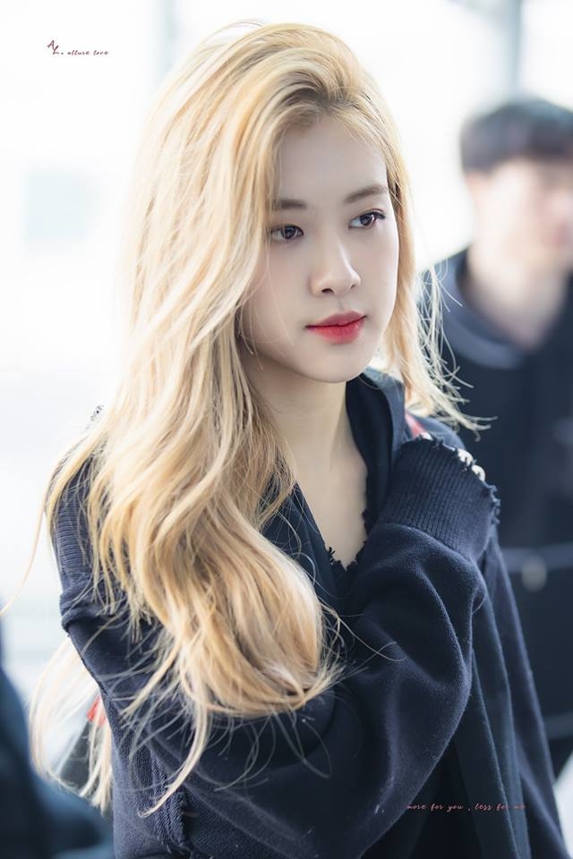 Rosé BLACKPINK được hô biến với màu tóc mới