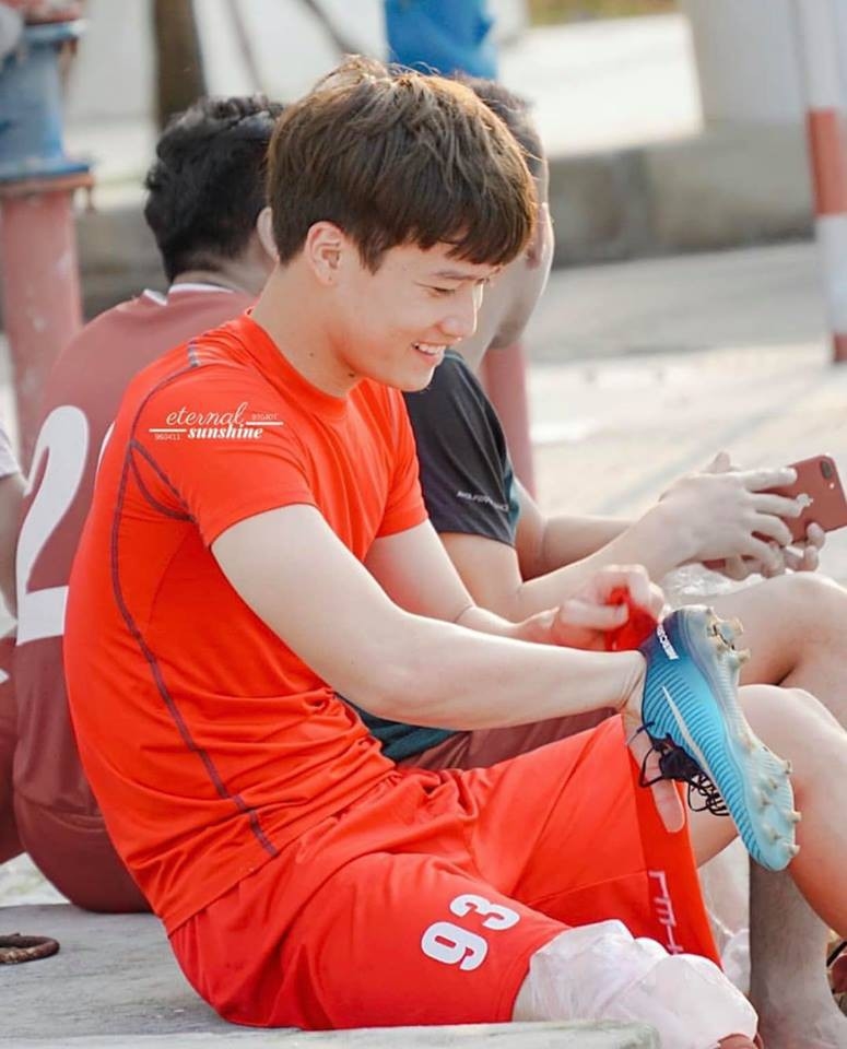 
Nụ cười "tỏa nắng" của chàng cầu thủ tuyển U23 Việt Nam 