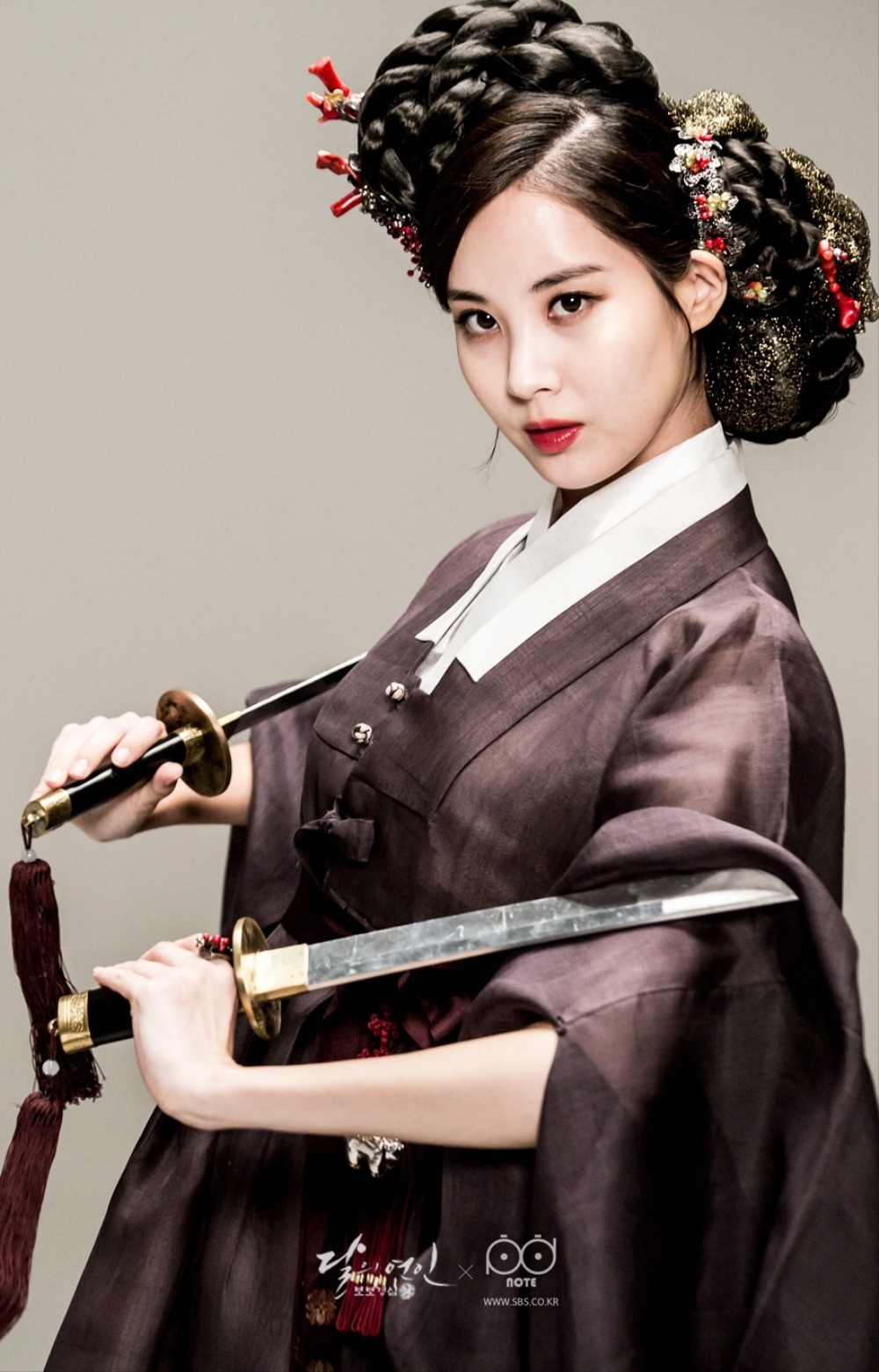 
Seohyun với tạo hình cổ trang quý tộc của một cô công chúa "cành vàng lá ngọc"