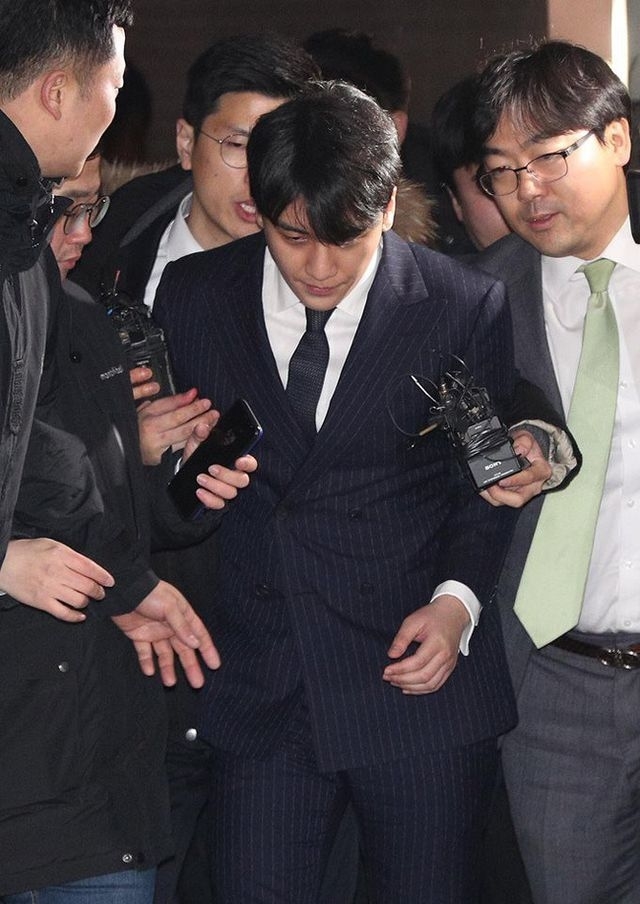 HOT: Cảnh sát Seoul họp báo công bố Seungri vô tội trước hàng loạt cáo buộc đánh bạc, dùng chất cấm