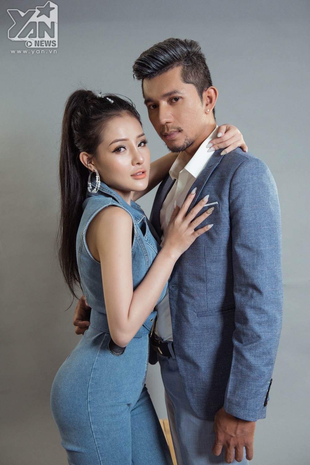
Xuất hiện trong buổi chụp hình sau cuộc "đại phẫu", Lương Bằng Quang và Ngân 98 gây ấn tượng bởi gu thời trang thời thượng, tông xuyệt tộng đúng điệu của một cặp tình nhân.