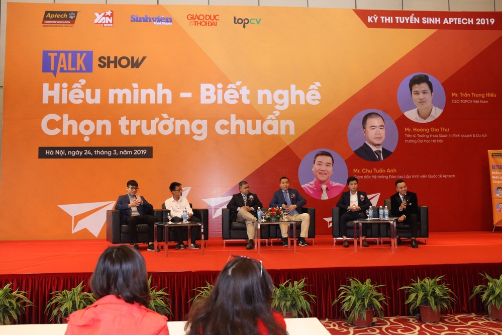  
Talk show “Hiểu mình, Biết nghề, Chọn trường chuẩn” được tổ chức tại Hà Nội.