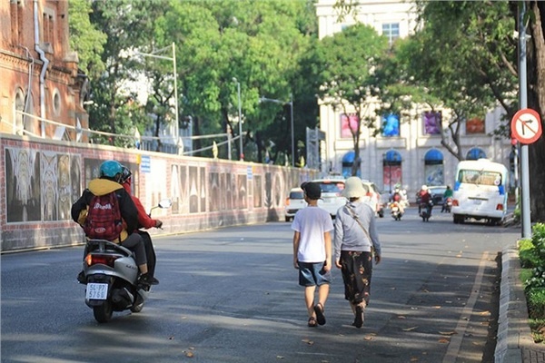  
Sài Gòn dịp nghỉ lễ lại vắng vẻ, yên bình như thế.