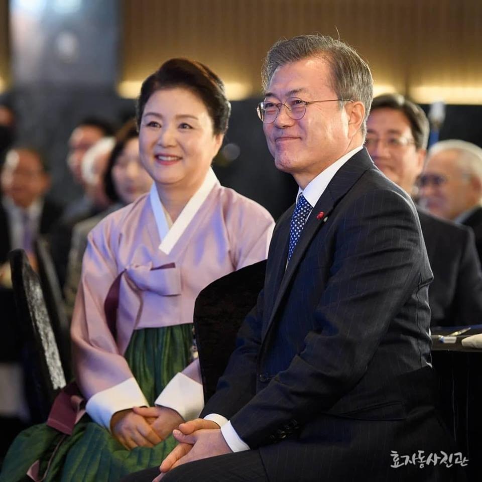  
Tổng thống Moon Jae In và phu nhân.