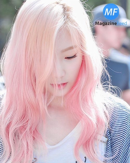  
Để tóc hồng đẹp thế này, thật chẳng lạ gì khi cô nàng 30 tuổi vẫn rất yêu thích những màu tóc nhuộm.