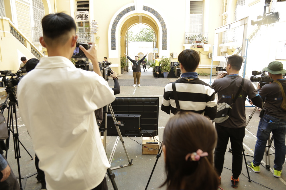 Hé lộ hình hậu trường của Running Man Việt: Hơn 80 máy quay cho 1 cảnh là có thật