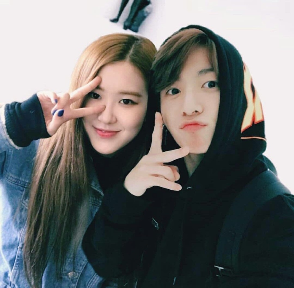 Lisa và Sehun là hai ngôi sao hàng đầu của K-pop. Nếu bạn là một fan của họ, bạn có thể tạo ra những bức ảnh ghép đẹp mắt bằng cách sử dụng các ứng dụng ghép ảnh. Điều này sẽ khiến những tín đồ shipper của các idol này cảm thấy vô cùng hạnh phúc. Hãy xem hình ảnh liên quan để có thêm những thông tin cập nhật về Lisa và Sehun.