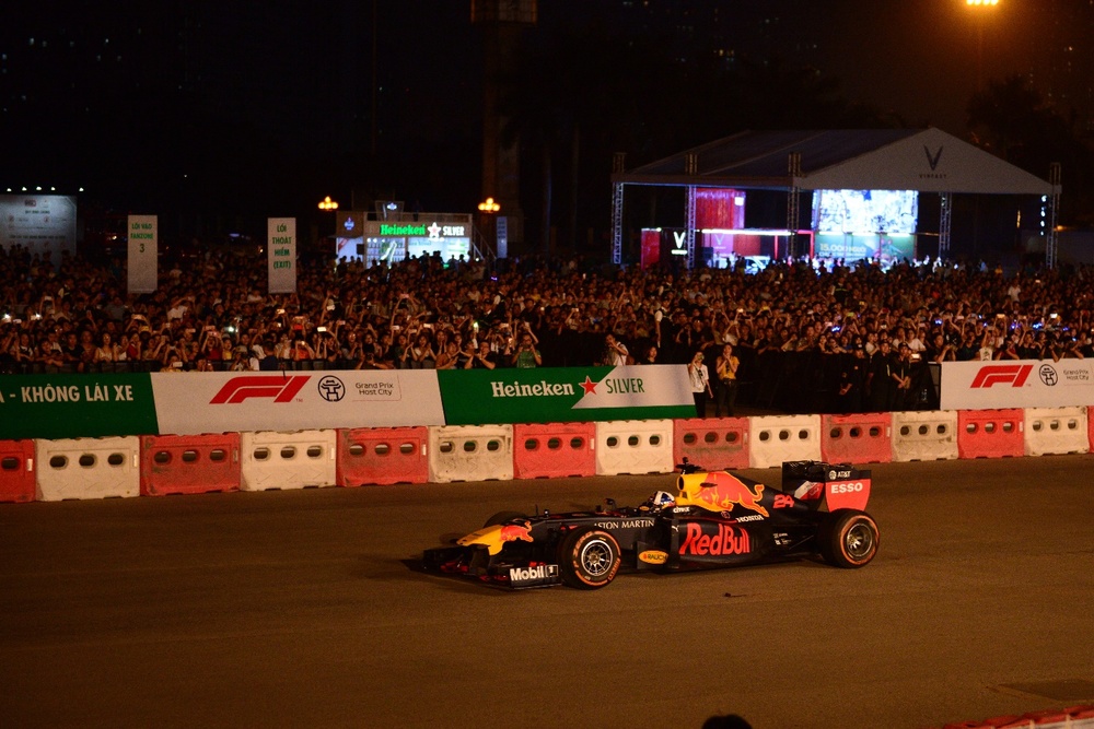 Cả Thủ đô tưng bừng với trải nghiệm F1 hoành tráng chưa từng thấy