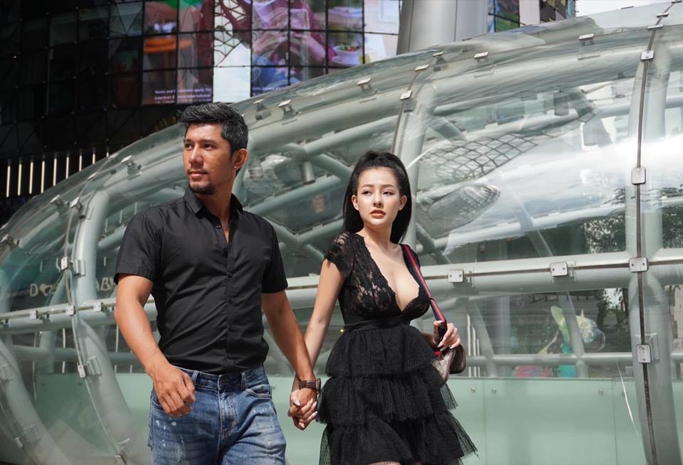 
Cặp đôi này vừa có những ngày du lịch tại Singapore sau khoảng thời gian làm "náo loạn" truyền thông vì diện mạo mới nhất nhờ "dao kéo". - Tin sao Viet - Tin tuc sao Viet - Scandal sao Viet - Tin tuc cua Sao - Tin cua Sao