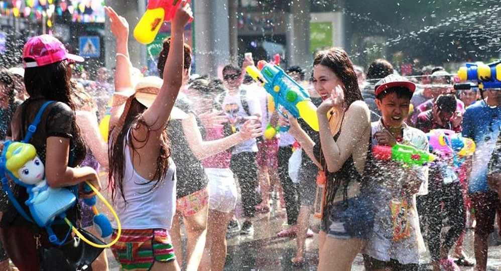  
Còn chờ gì nữa mà không “quẩy tung” Crazy Water Festival nào!
