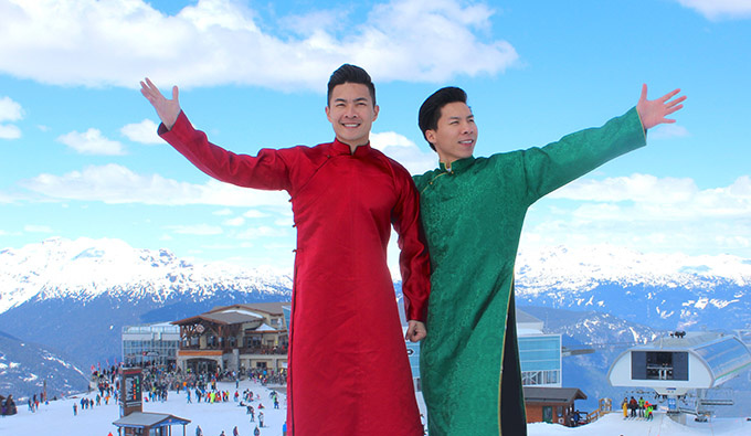  
Cả hai diện trang phục truyền thông như cách giới thiệu bản sắc văn hoá Việt đến bạn bè quốc tế. - Tin sao Viet - Tin tuc sao Viet - Scandal sao Viet - Tin tuc cua Sao - Tin cua Sao