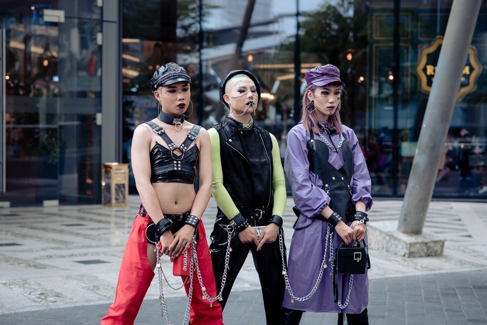The best streetstyle ngày 3: Chẳng biết giới trẻ có hiểu thế nào là thời trang không?