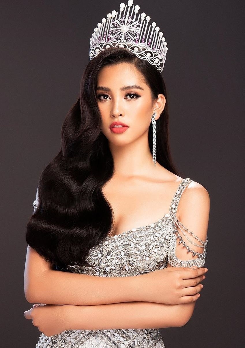  
Trần Tiểu Vy là thế hệ 10x đầu tiên đăng quang Hoa hậu Việt Nam - Tin sao Viet - Tin tuc sao Viet - Scandal sao Viet - Tin tuc cua Sao - Tin cua Sao