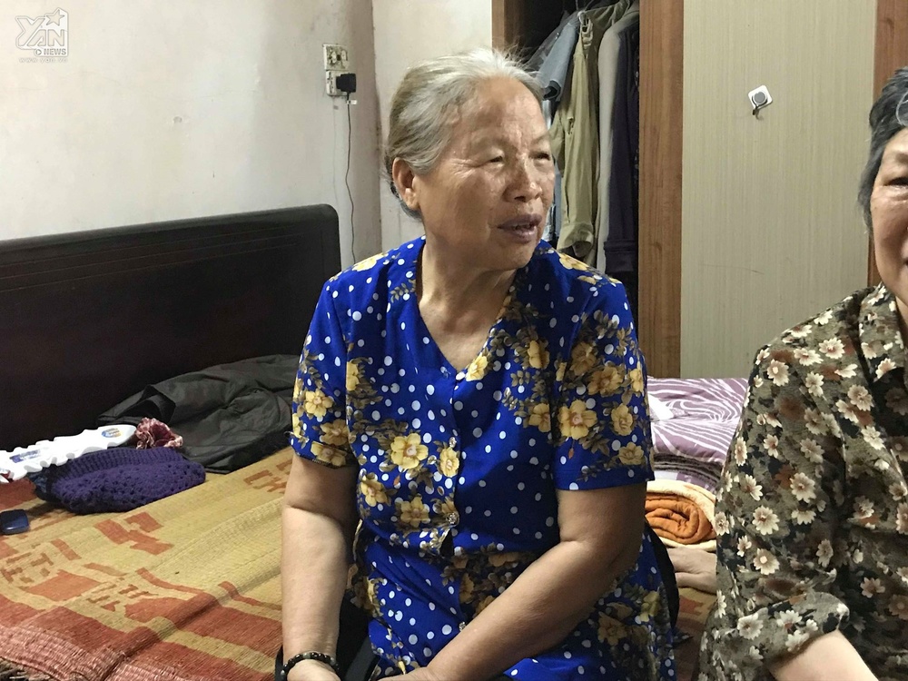 Bà Nguyễn Thị Liên mẹ chị Lê Thị Thu Hà (42 tuổi), nữ lao công quét rác bị ô tô "điên" kéo lê tử vong