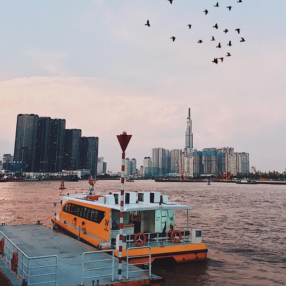 Hãy thử một lần ngắm trọn hoàng hôn trên tuyến buýt sông để thấy Sài Gòn đẹp nhường nào