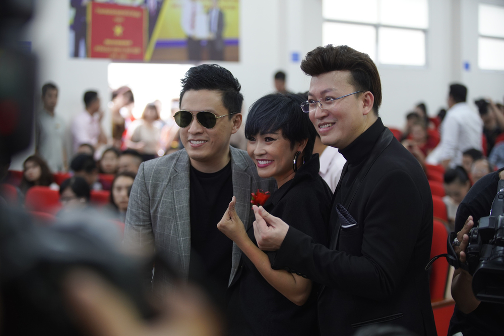 Dàn sao Việt đến ủng hộ nhạc sĩ Sỹ Luân trở lại sau 10 năm bị tai nạn