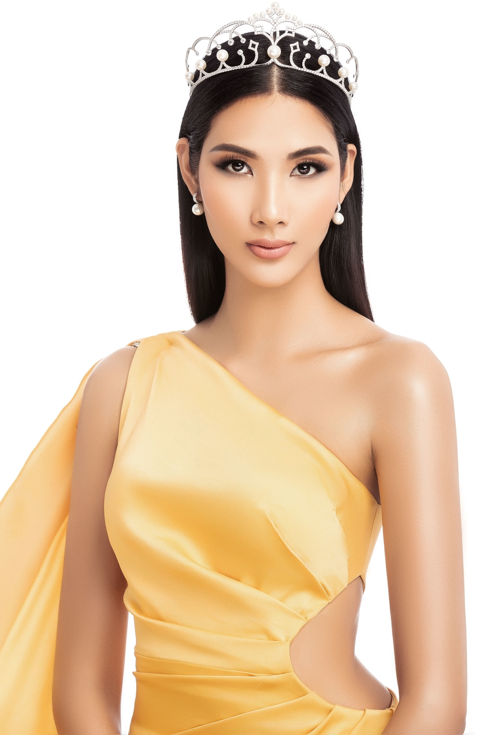 HOT: Á hậu Hoàng Thùy chính thức đại diện Việt Nam tham dự Miss Universe 2019 - Tin sao Viet - Tin tuc sao Viet - Scandal sao Viet - Tin tuc cua Sao - Tin cua Sao