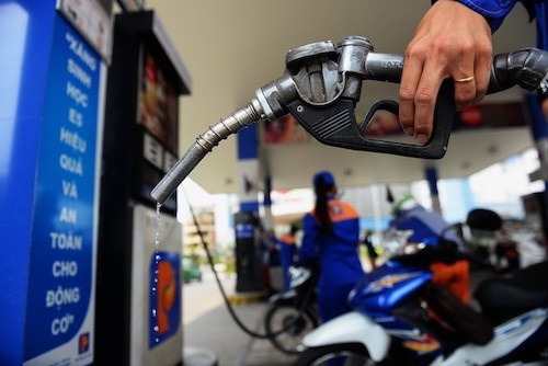 Hãy nhanh chân đi mua xăng tích trữ vì rất có thể chiều nay giá xăng dầu sẽ tăng mạnh!