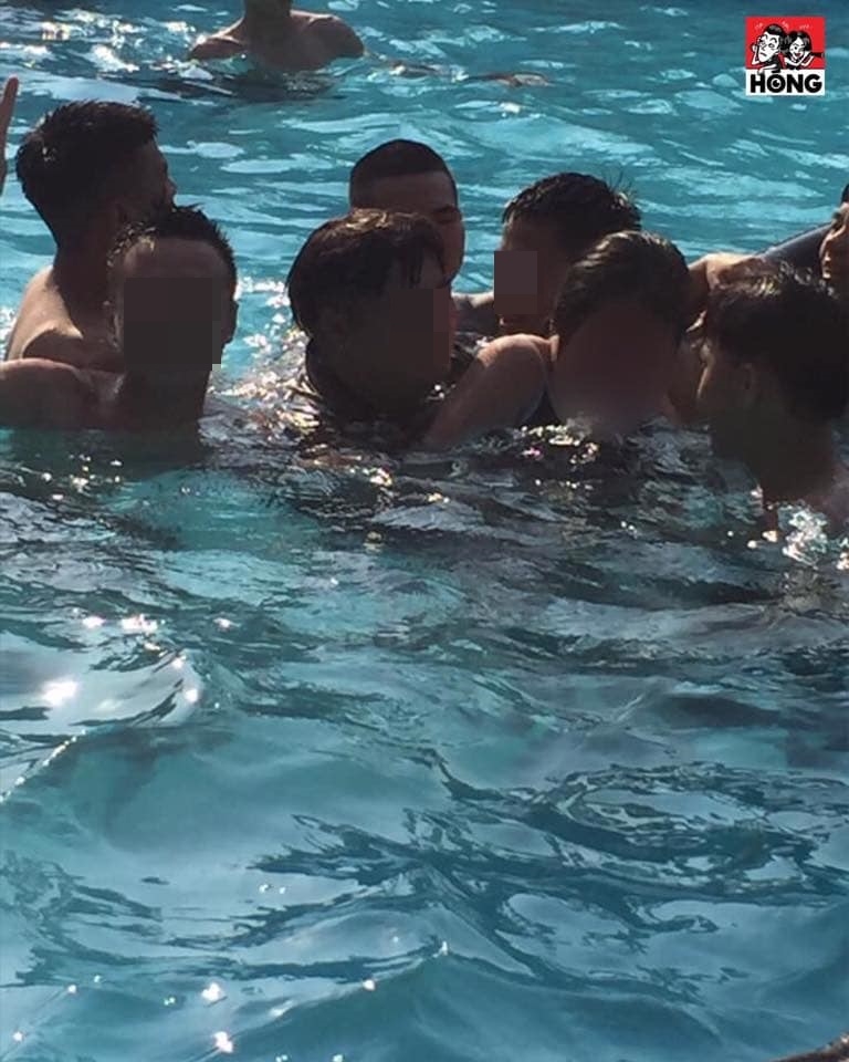 Thiếu nữ bị nhóm thanh niên quây kín, trêu chọc tại bể bơi: Đây là cách đối phó với 