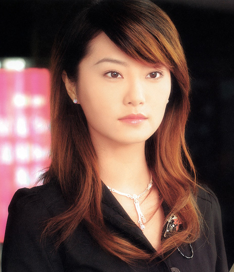  
Triệu Hồng Kiều vào vai nàng tiểu thư Vân Hy xinh đẹp và là thanh mai trúc mã với cả hai chàng trai trong phim.