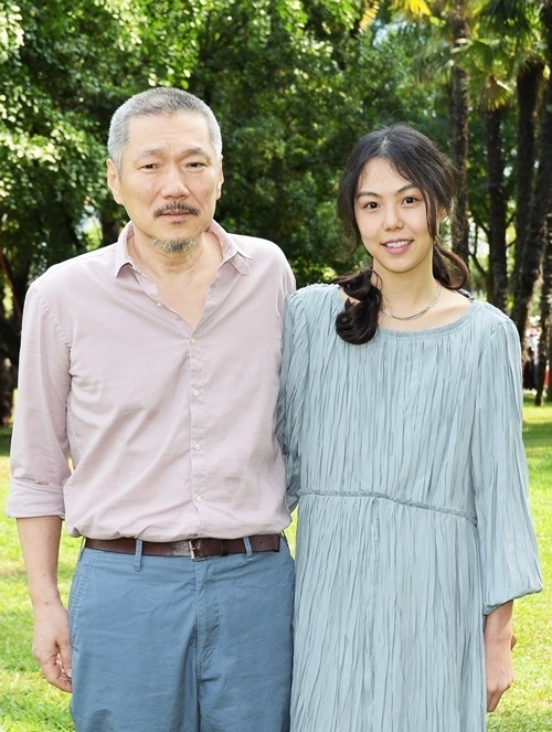  
Kim Min Hee cùng người tình U60 đã có vợ.