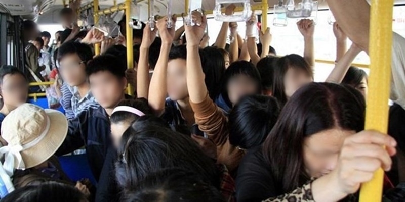  
Có rất nhiều đối tượng xấu đã lợi dụng việc đi xe bus để sàm sỡ và thực hiện hành vi xấu đối với các cô gái (Ảnh minh họa)