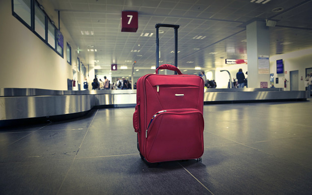  
Có phải cứ sử dụng vali ra sân bay mới là văn minh?