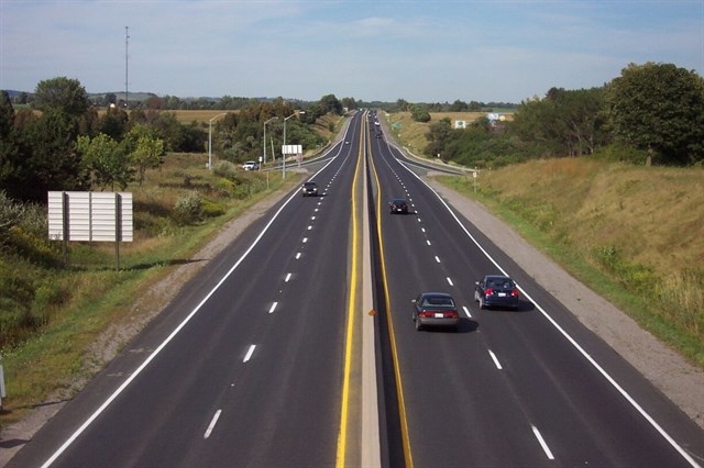  
Sau khi đi vào hoạt động chính thức, cao tốc sẽ có 4 làn xe với vận tốc thiết kế lên tới 100 km/giờ