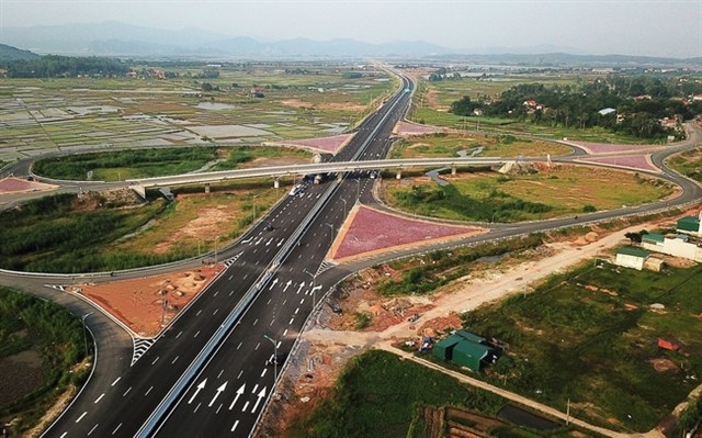  
Tuyến cao tốc được đánh giá có vai trò rất quan trọng, giúp thời gian di chuyển giữa Đà Lạt và Bảo Lộc rút ngắn còn một nửa so với hiện tại 