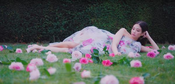 Jennie (BLACKPINK) - nữ nghệ sĩ solo đầu tiên của Kpop có MV 300 triệu lượt xem